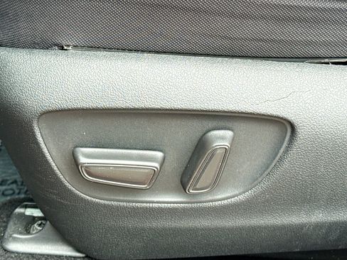 Used 2020 Toyota Highlander LE FWD image 26