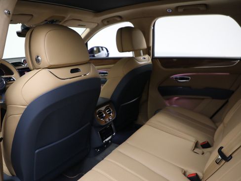 Used 2023 Bentley Bentayga image 18
