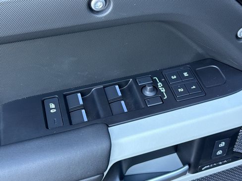 Used 2024 Land Rover Defender 110 S image 11