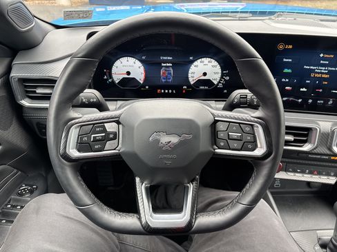 Used 2025 Ford Mustang Premium image 16