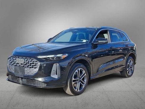 Certified 2025 Audi Q5 Premium w/ Convenience Package image 1