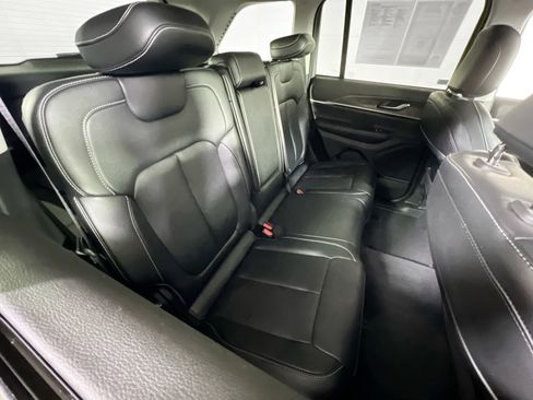 Used 2023 Jeep Grand Cherokee Limited w/ Black Appearance Package image 27