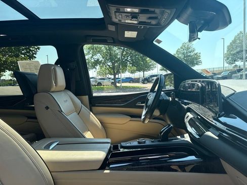 Used 2021 Cadillac Escalade ESV Premium Luxury w/ Driver Assist Tech Package AWD/4WD image 30