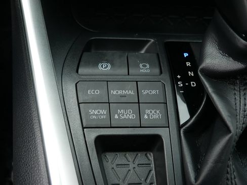 Certified 2019 Toyota RAV4 XLE w/ Convenience Package AWD/4WD image 18