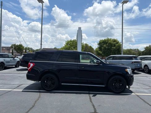 Used 2021 Ford Expedition XLT RWD image 2