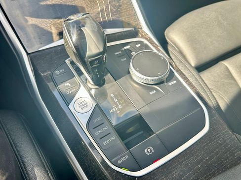 Used 2019 BMW 330i Sedan w/ Convenience Package RWD image 17