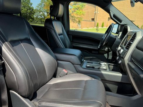 Used 2021 Ford Expedition XLT RWD image 9