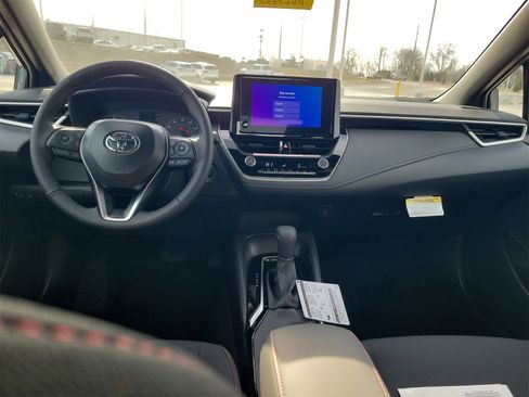 Used 2025 Toyota Corolla SE image 10