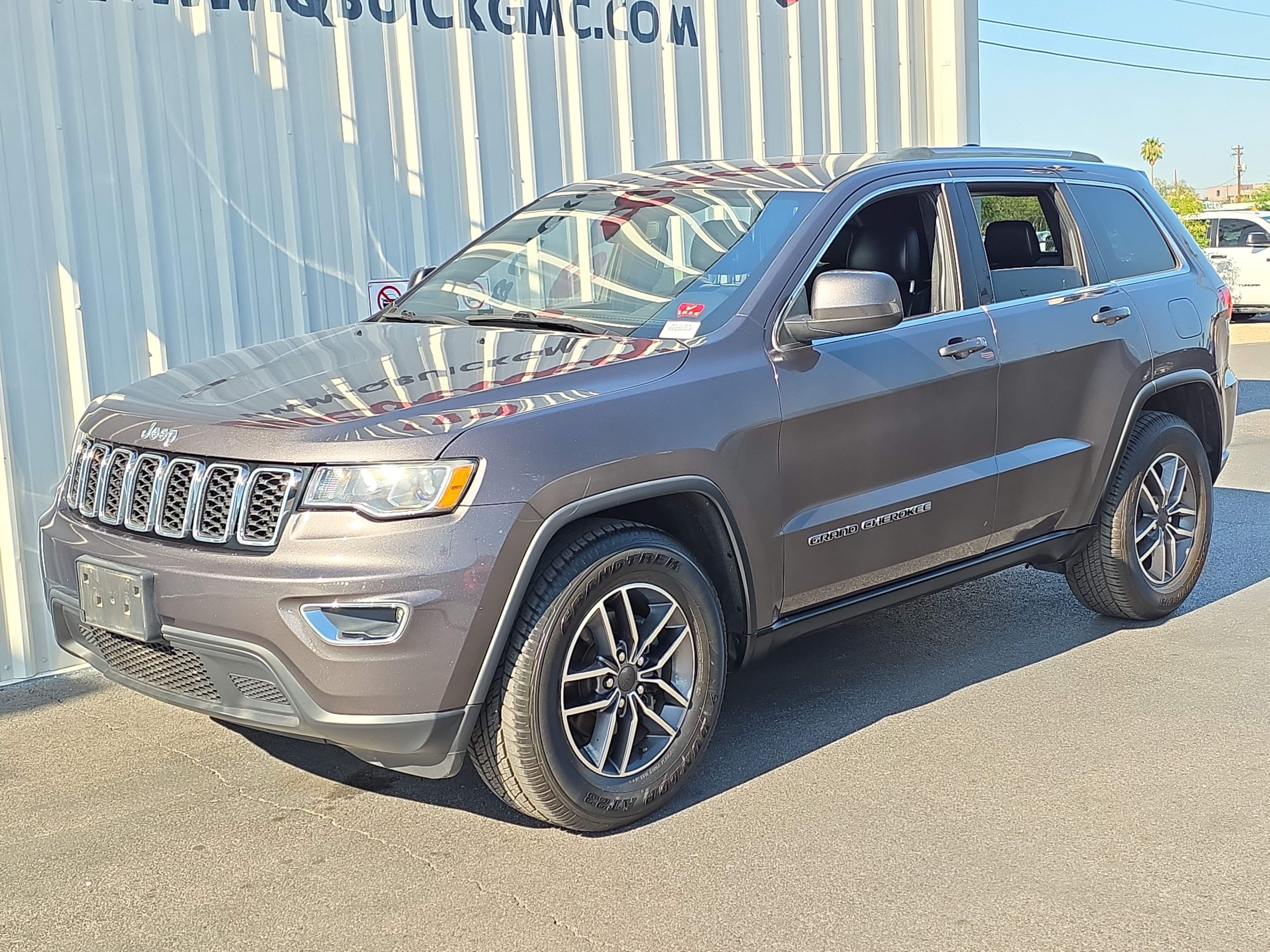 Used 2020 Jeep Grand Cherokee Laredo w/ Laredo X Package RWD image 3