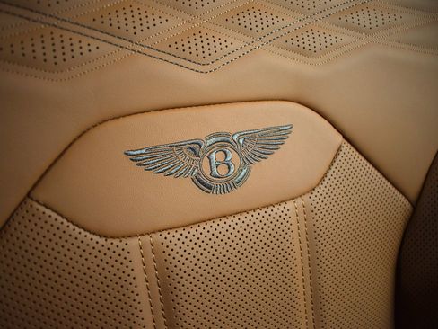 New 2025 Bentley Bentayga image 38