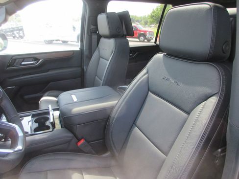 New 2026 GMC Yukon XL Denali w/ Denali Reserve Package AWD/4WD image 11