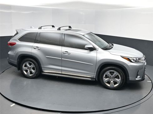 Used 2017 Toyota Highlander Limited image 21