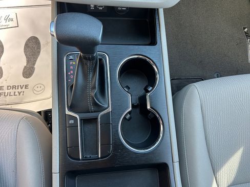 Used 2021 Kia Sedona LX image 22