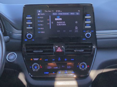 Used 2022 Hyundai Ioniq SE image 16