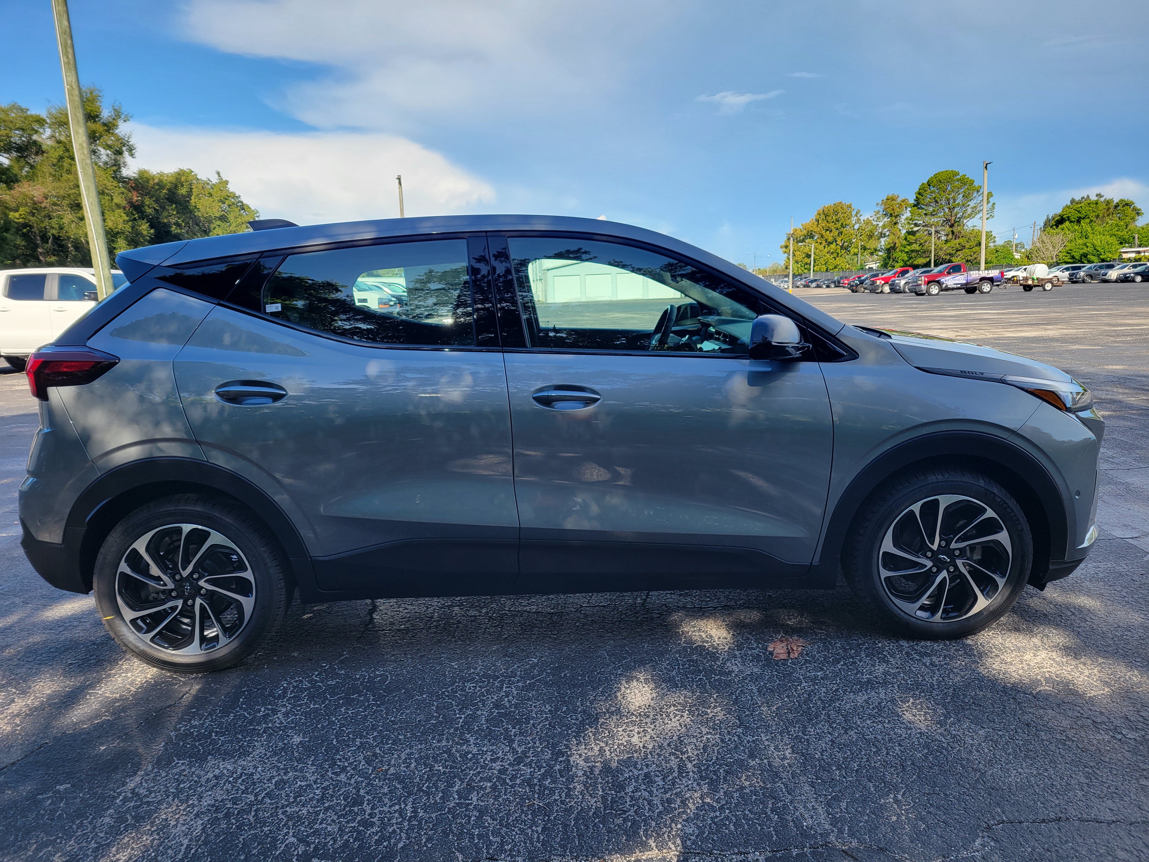 New 2027 Chevrolet Bolt LT w/ Super Cruise Package FWD image 4