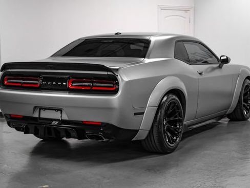 Used 2017 Dodge Challenger R/T RWD image 7