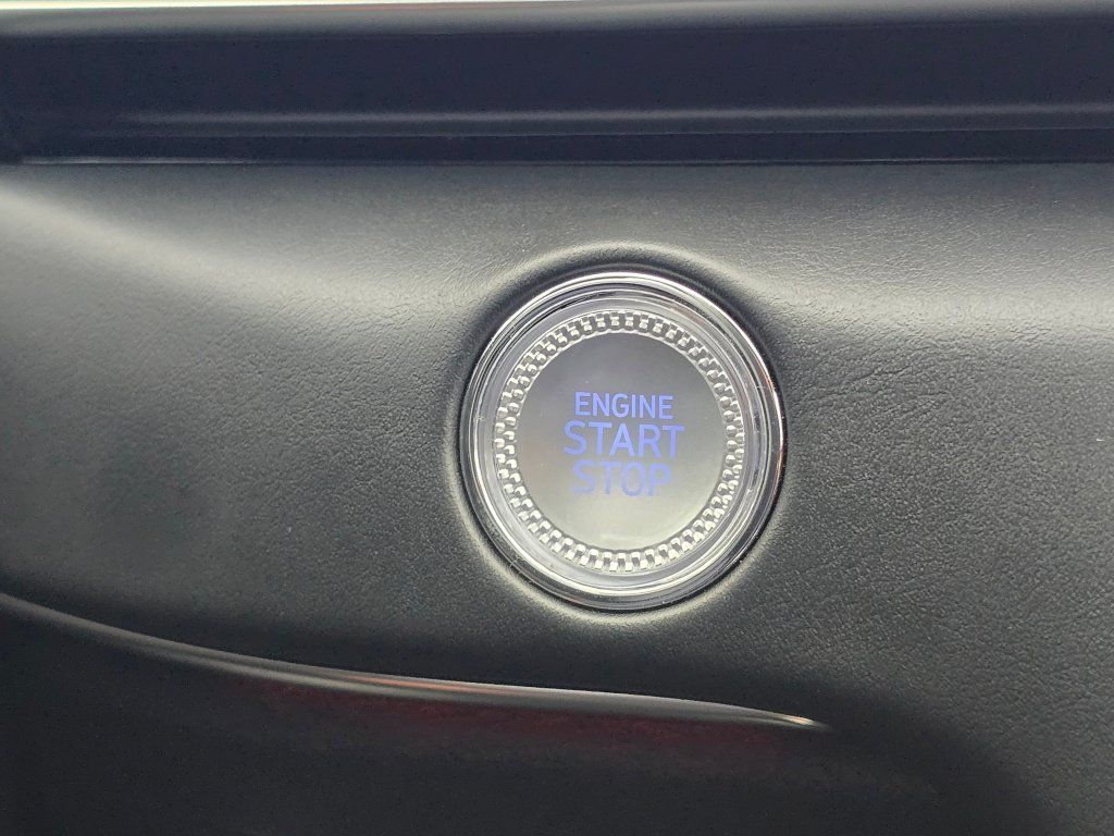 Used 2025 Genesis GV80 2.5T Standard AWD/4WD image 43