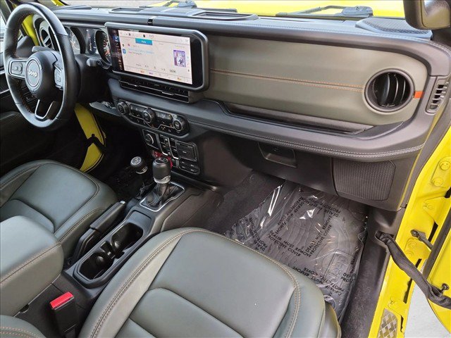 Used 2024 Jeep Gladiator Mojave w/ Technology Group AWD/4WD image 21