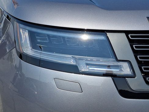 Used 2024 Land Rover Range Rover SE AWD/4WD image 9