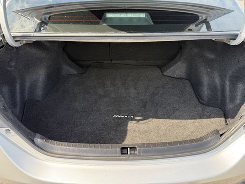 Used 2017 Toyota Corolla LE w/ Carpet Mat Package (TMS) FWD image 11
