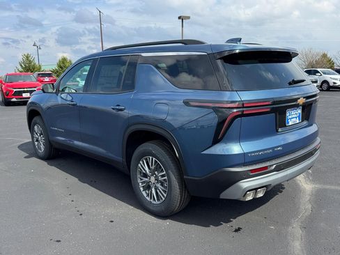 New 2026 Chevrolet Traverse LT w/ Driver Confidence Package AWD/4WD image 3