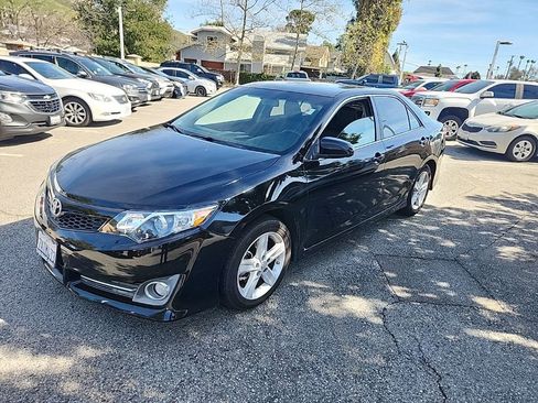 Used 2013 Toyota Camry SE image 1