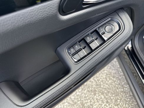 Used 2024 Porsche Macan image 15