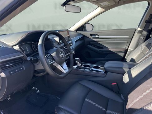 Used 2025 Nissan Altima 2.5 SR image 9