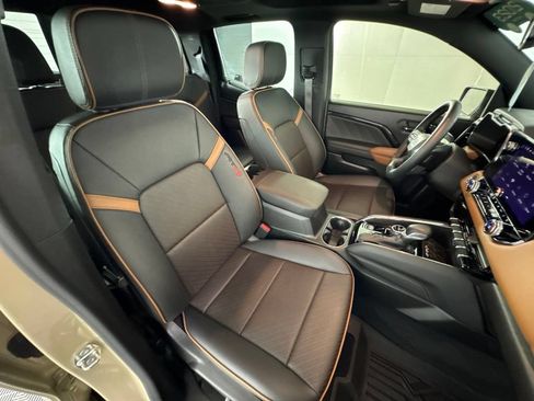 Certified 2023 GMC Canyon AT4 w/ AT4 Premium Package AWD/4WD image 46