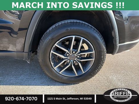 Used 2018 Jeep Grand Cherokee Limited image 21