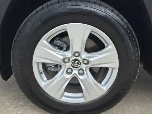 Used 2019 Toyota RAV4 XLE FWD image 47
