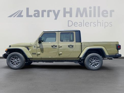 New 2025 Jeep Gladiator Sport image 2