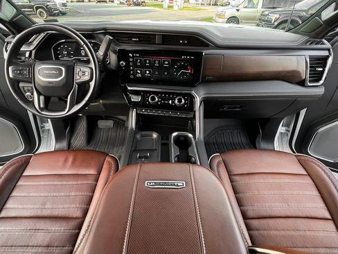 Used 2024 GMC Sierra 2500 Denali Ultimate image 4