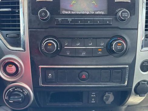 Certified 2018 Nissan Titan SV AWD/4WD image 10