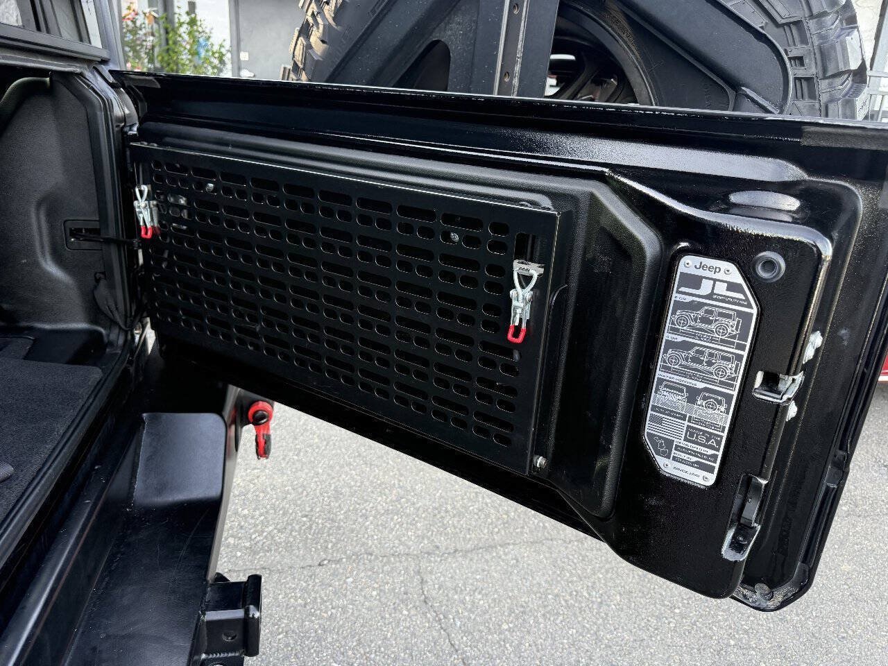 Used 2018 Jeep Wrangler Unlimited Rubicon AWD/4WD image 16