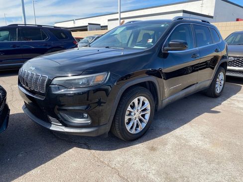 Used 2019 Jeep Cherokee Latitude w/ Popular Appearance Group image 3
