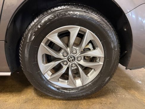 Certified 2024 Toyota Sienna XLE FWD image 26
