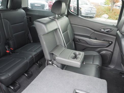 Used 2023 GMC Acadia SLT image 28