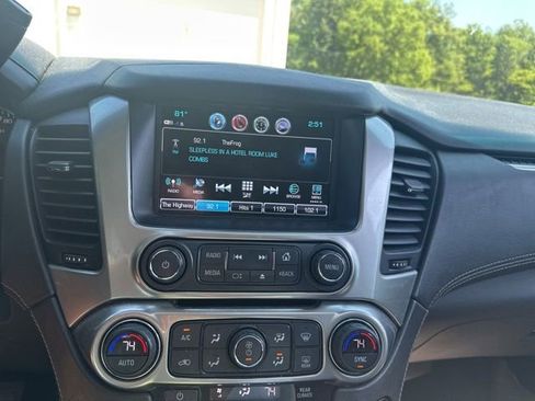 Used 2020 Chevrolet Suburban LT AWD/4WD image 8