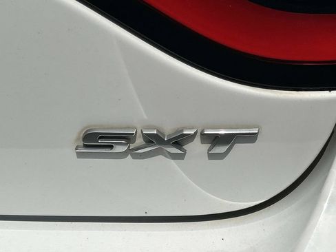 Used 2016 Dodge Charger SXT w/ Driver Confidence Group RWD image 10