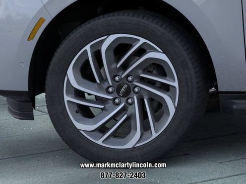 New 2026 Lincoln Navigator Premiere AWD/4WD image 19