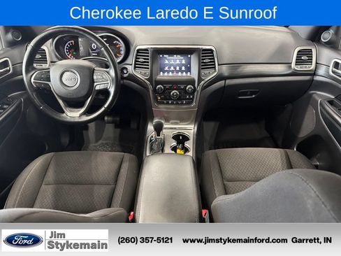 Used 2021 Jeep Grand Cherokee Laredo w/ Security & Convenience Group AWD/4WD image 2