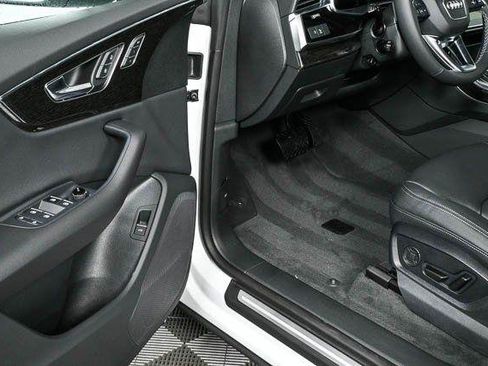 Used 2025 Audi Q8 Premium AWD/4WD image 6