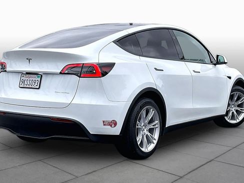Used 2024 Tesla Model Y Long Range AWD/4WD image 12