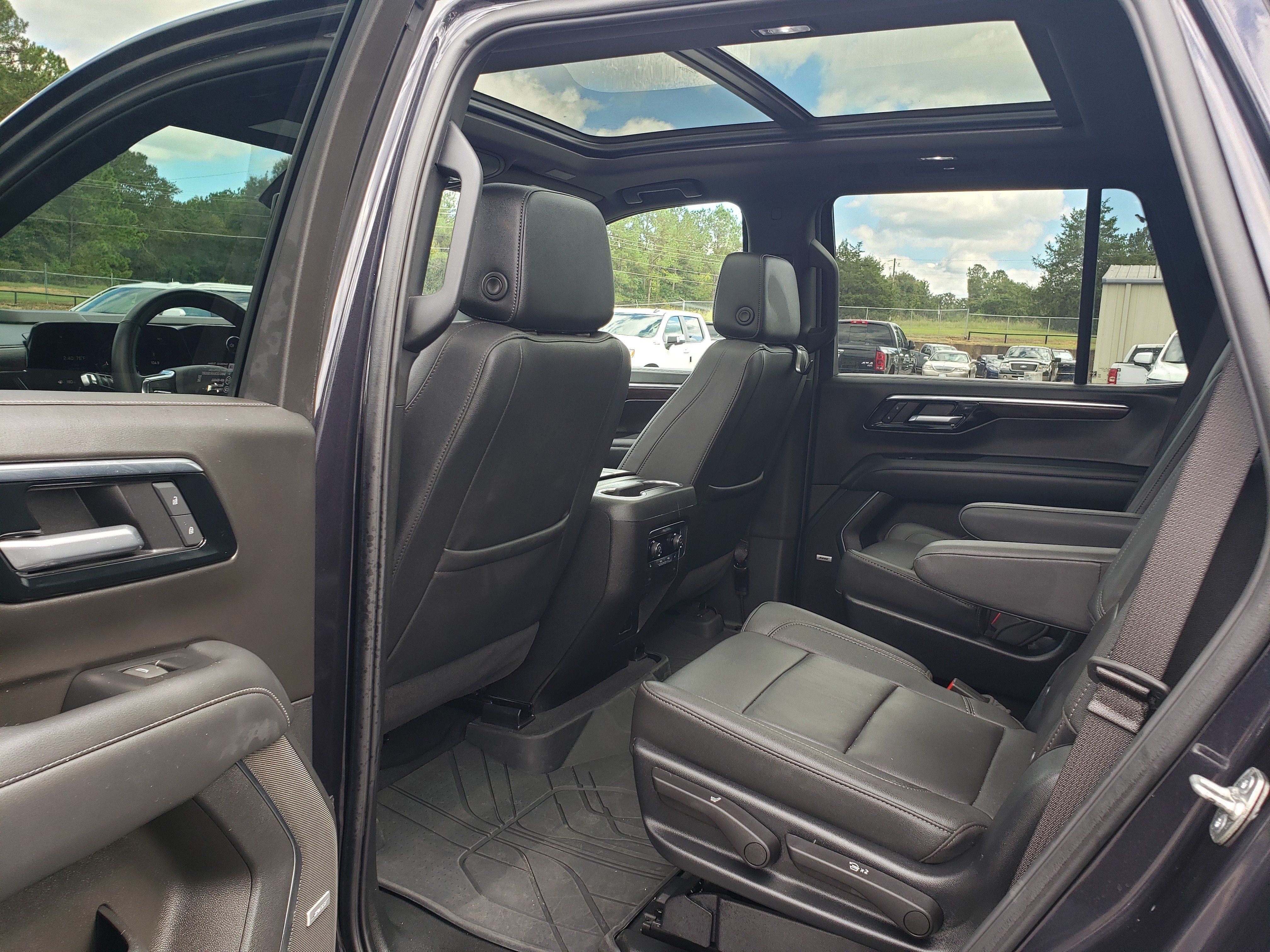 Used 2025 Chevrolet Tahoe Z71 w/ Comfort Package AWD/4WD image 33