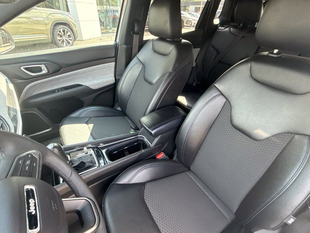 Used 2024 Jeep Compass Latitude AWD/4WD image 14