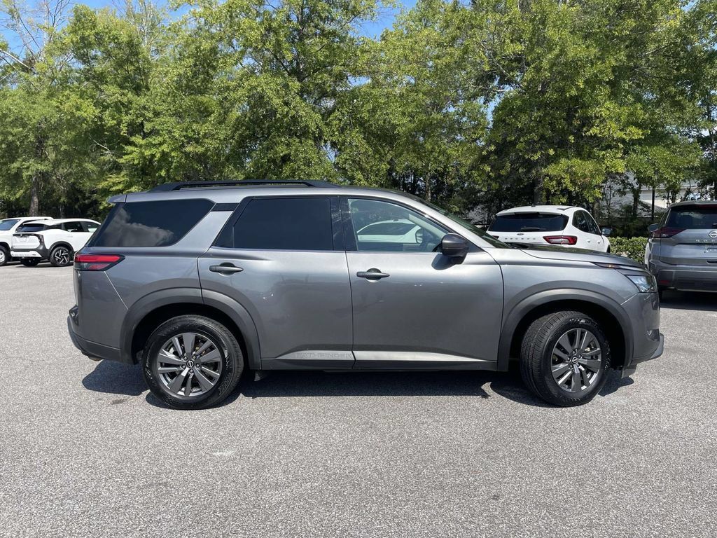 Used 2025 Nissan Pathfinder SV FWD image 2