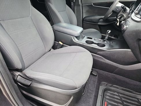 Used 2018 Kia Sorento AWD image 13