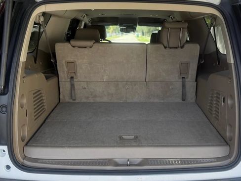 Used 2017 Chevrolet Suburban LT RWD image 7