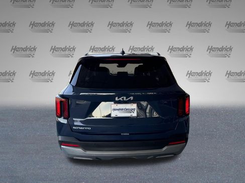 Used 2024 Kia Sorento S FWD image 8